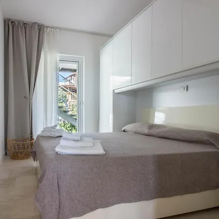 Апартаменти New Amazing With Private Parking *