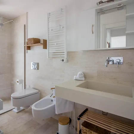 Апартаменти New Amazing With Private Parking